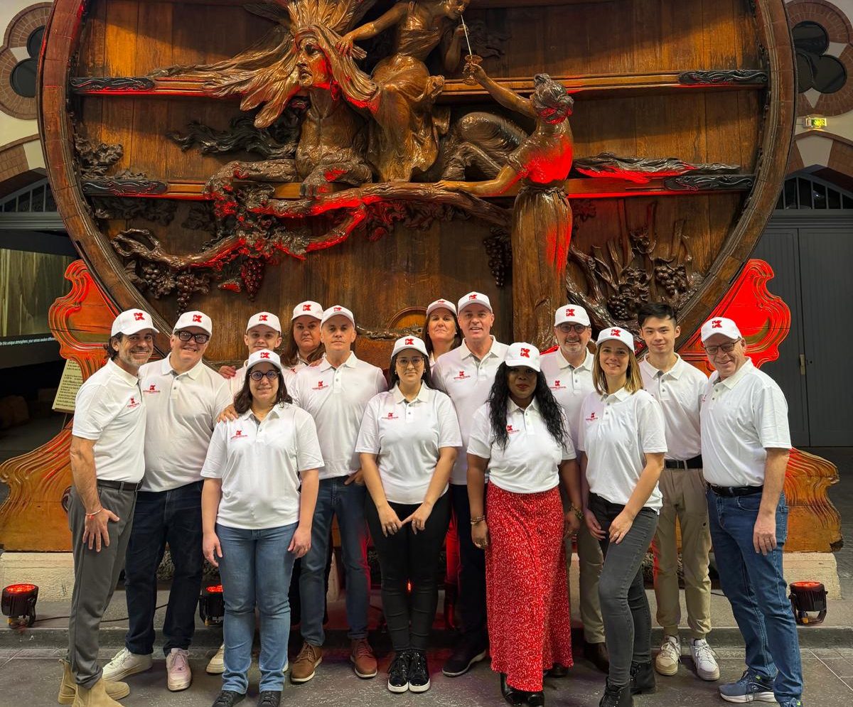 Photo d'équipe de KOSMO TRAVEL GROUPS