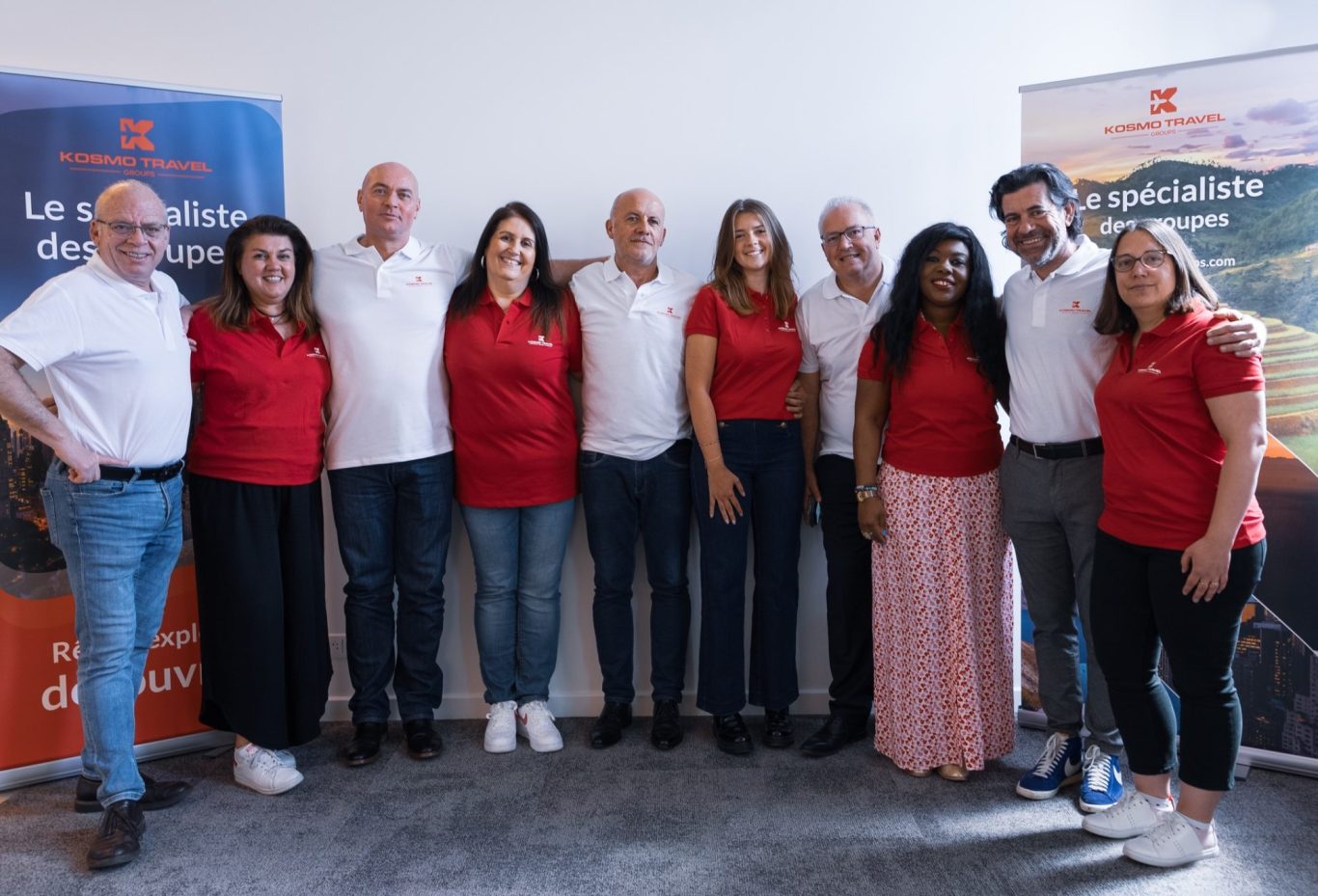 Photo d'équipe de KOSMO TRAVEL GROUPS